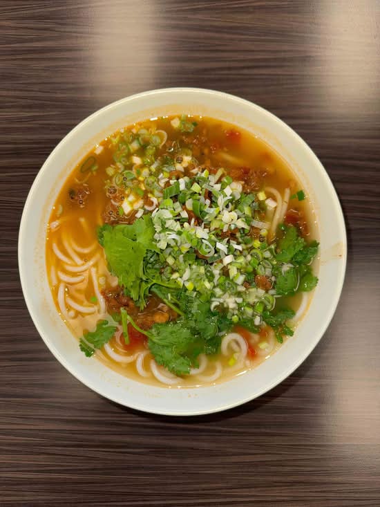 Guilin Rice Vermicelli wMinced Pork in Soup / 桂林肉碎湯米線